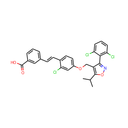 CC(C)c1onc(-c2c(Cl)cccc2Cl)c1COc1ccc(/C=C/c2cccc(C(=O)O)c2)c(Cl)c1 ZINC000001548806