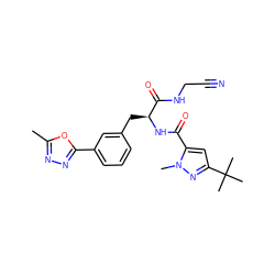 Cc1nnc(-c2cccc(C[C@H](NC(=O)c3cc(C(C)(C)C)nn3C)C(=O)NCC#N)c2)o1 ZINC000043021593