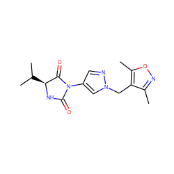 Cc1noc(C)c1Cn1cc(N2C(=O)N[C@@H](C(C)C)C2=O)cn1 ZINC000115731645